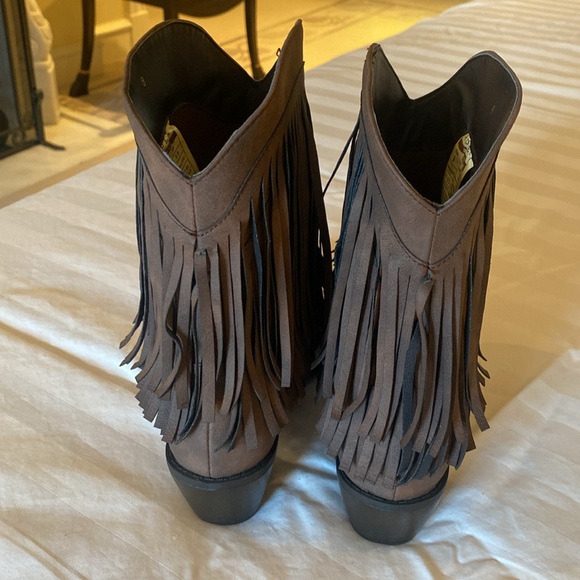 NWOT Roper Fringe Boots in Size 8 - Picture 3 of 7
